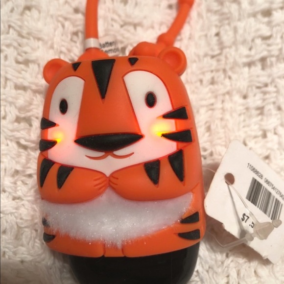 Bath & Body Works Other - ISO SEARCHING FOR THIS TIGER POCKETBAC PLEASE